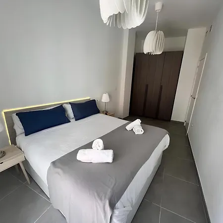 Center Modern Flat *